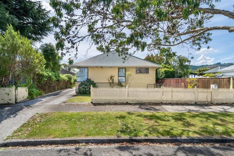 Photo of property in 4 Davis Crescent, Elderslea, Upper Hutt, 5018