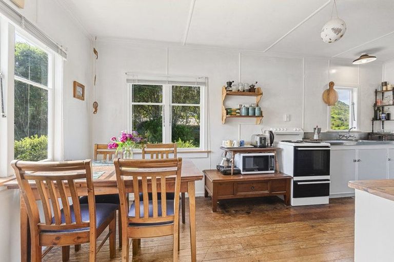 Photo of property in 4 Oha Street, Mokau, 4376