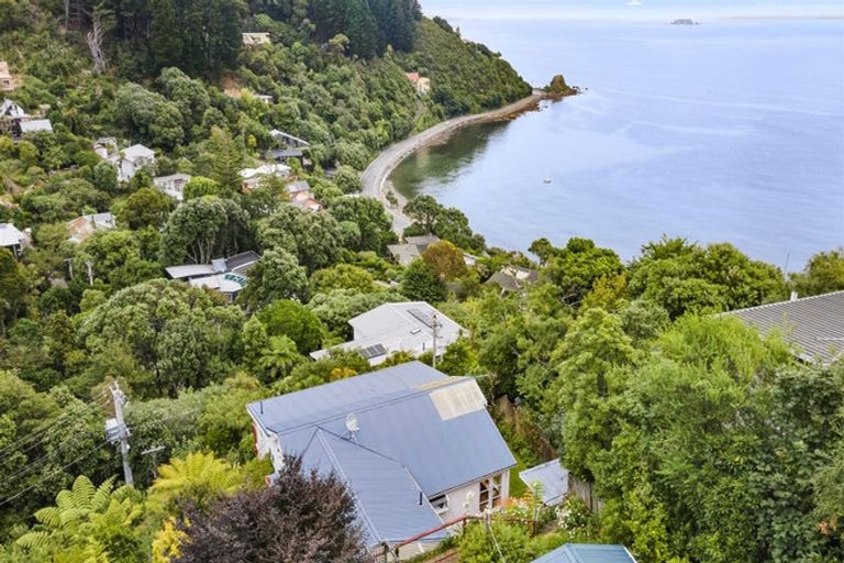 Photo of property in 32 Waitohu Road, York Bay, Lower Hutt, 5013