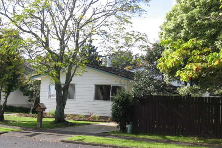 Photo of property in 26 Mirrabooka Avenue, Botany Downs, Auckland, 2010