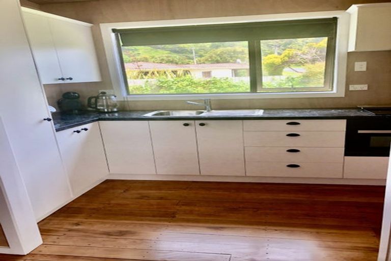 Photo of property in 20 Hills Road, Tongaporutu, Urenui, 4378