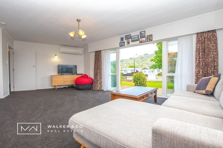 Photo of property in 16 Kentucky Street, Totara Park, Upper Hutt, 5018