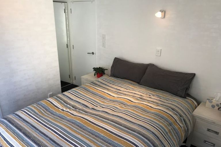 Photo of property in Terrace Heights Apartments, 10e/163 The Terrace, Wellington Central, Wellington, 6011