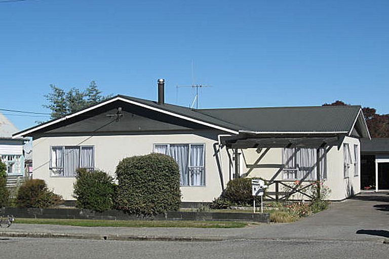 Photo of property in 17 Coronation Street, Waimate, 7924