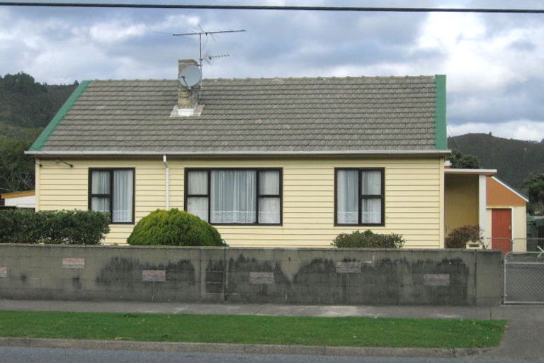 Photo of property in 10 Reynolds Street, Taita, Lower Hutt, 5011
