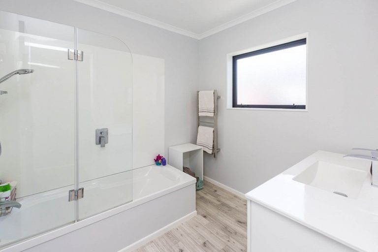 Photo of property in 17 Gilruth Road, Wallaceville, Upper Hutt, 5018