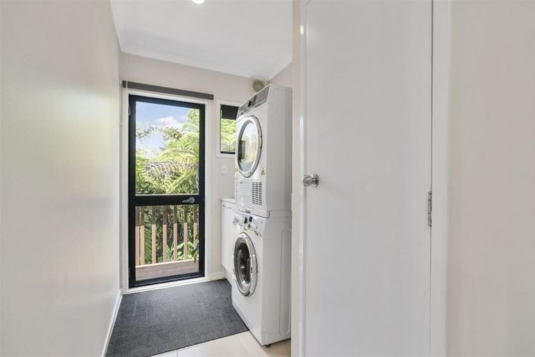 Photo of property in 1/6 Glen Vista Place, Bayview, Auckland, 0629