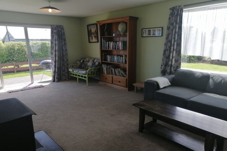 Photo of property in 1 Grove Burn Road, Tuatapere, 9620