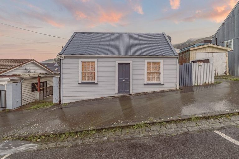 Photo of property in 45 Oxford Street, Lyttelton, 8082