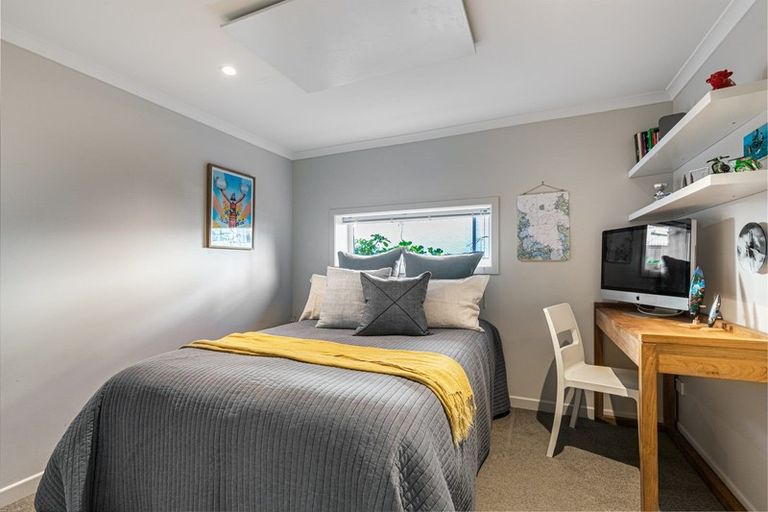 Photo of property in 18 Wairoa Road, Narrow Neck, Auckland, 0624