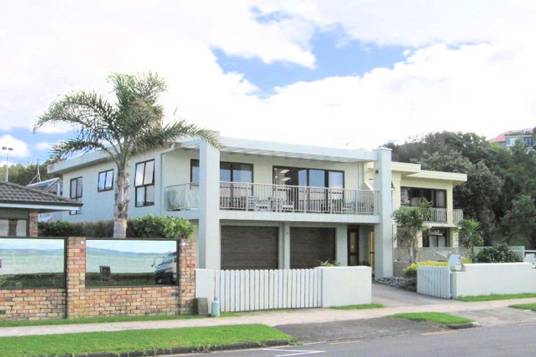 Photo of property in 2/1a The Esplanade, Eastern Beach, Auckland, 2012