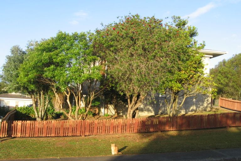 Photo of property in 2/22 Mannering Place, Hillcrest, Auckland, 0627