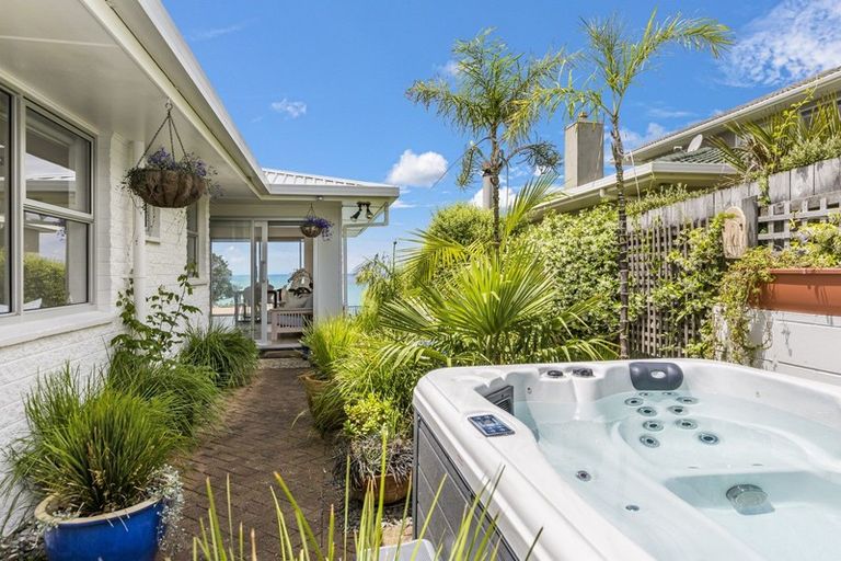 Photo of property in 12 Elgin Place, Red Beach, 0932