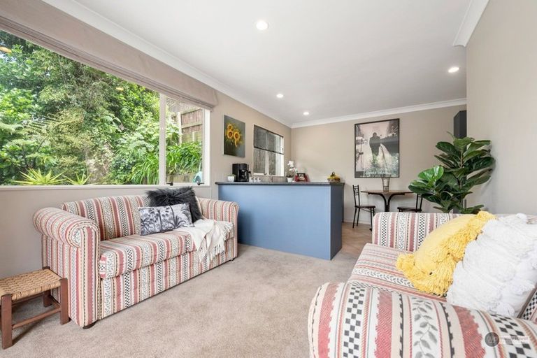 Photo of property in 10 Pomare Road, Tirohanga, Lower Hutt, 5010