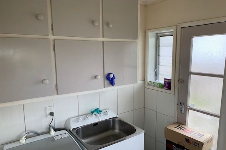 Photo of property in 1/11 Lancelot Place, Glenfield, Auckland, 0629