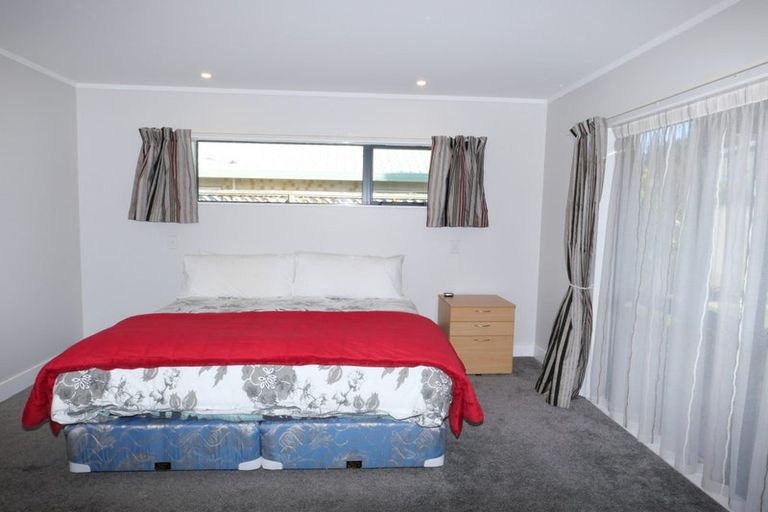 Photo of property in 68 Guildford Drive, Paraparaumu, 5032