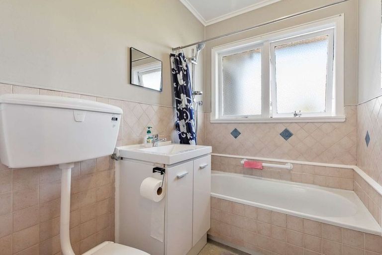 Photo of property in 2/70 Station Road, Papatoetoe, Auckland, 2025