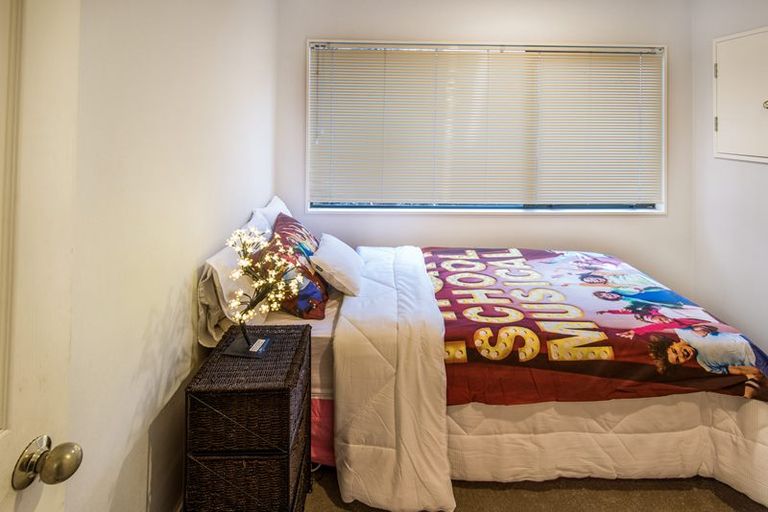 Photo of property in 2/20 Hutchinsons Road, Bucklands Beach, Auckland, 2014