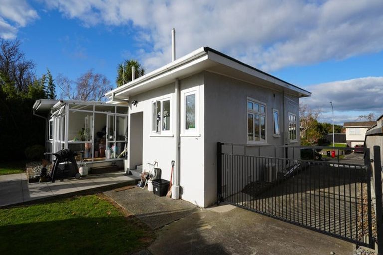 Photo of property in 37 Winston Avenue, Hokowhitu, Palmerston North, 4410