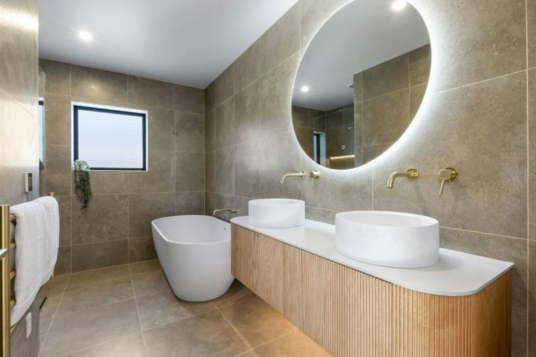 Photo of property in 48 Corriedale Road, Jacks Point, 9371