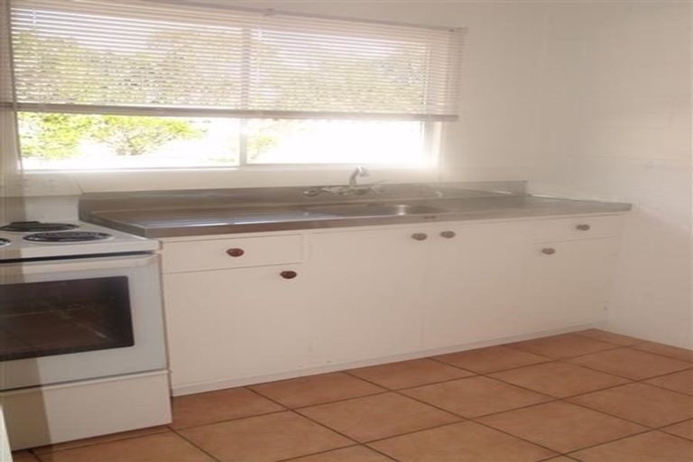 Photo of property in 2/7 Phillips Place, Havelock North, 4130