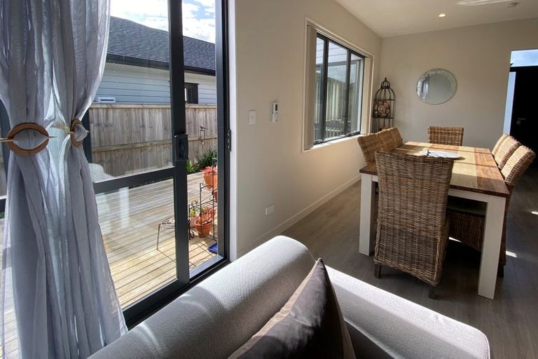 Photo of property in 14 Vinistra Road, Kumeu, 0810