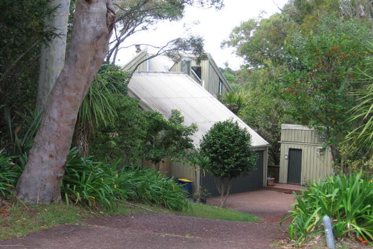 Photo of property in 14 Sandford Street, Campbells Bay, Auckland, 0630