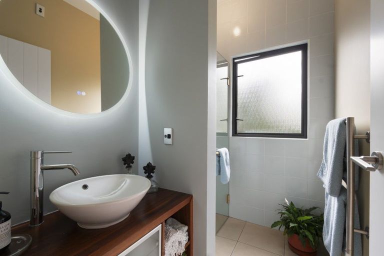 Photo of property in 70 Waicola Drive, Fitzherbert, Palmerston North, 4471