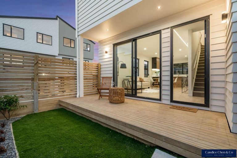 Photo of property in 4/16 Binsted Road, New Lynn, Auckland, 0600