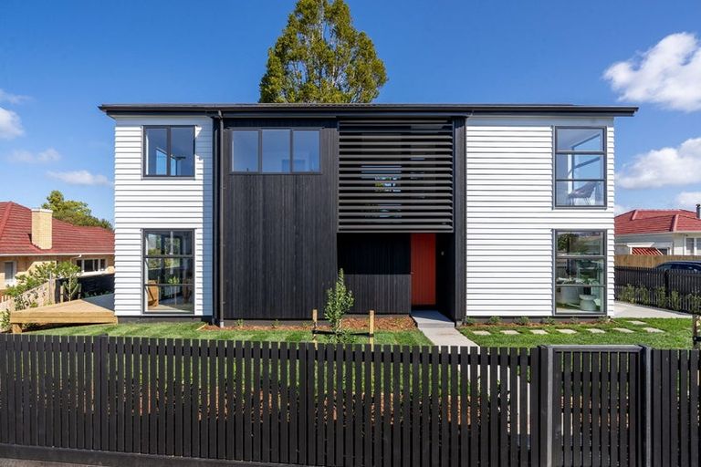 Photo of property in 32 Swanson Road, Henderson, Auckland, 0610