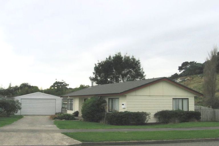 Photo of property in 3 Poneke Drive, Waikanae, 5036