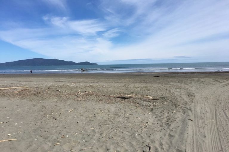 Photo of property in 37 Paetawa Road, Peka Peka, Waikanae, 5391