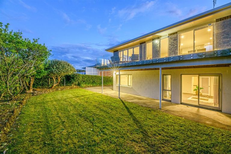 Photo of property in 5 Maxwelton Drive, Mairangi Bay, Auckland, 0630