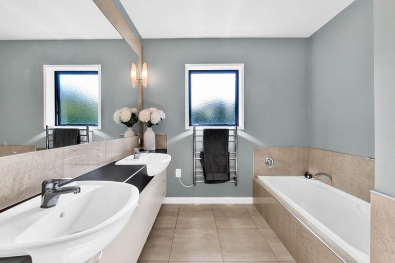 Photo of property in 5-7 Adam Lile Drive, Highlands Park, New Plymouth, 4312