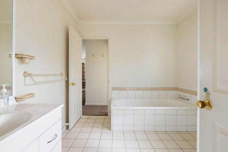 Photo of property in 126 Collins Road, Melville, Hamilton, 3206