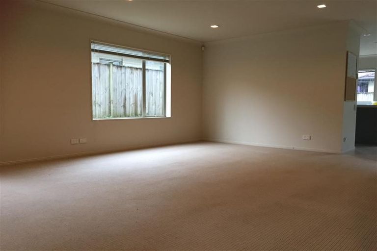 Photo of property in 68 Ngahue Drive, Stonefields, Auckland, 1072