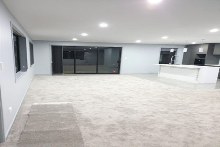 Photo of property in 2 Frederick Place, Whalers Gate, New Plymouth, 4310
