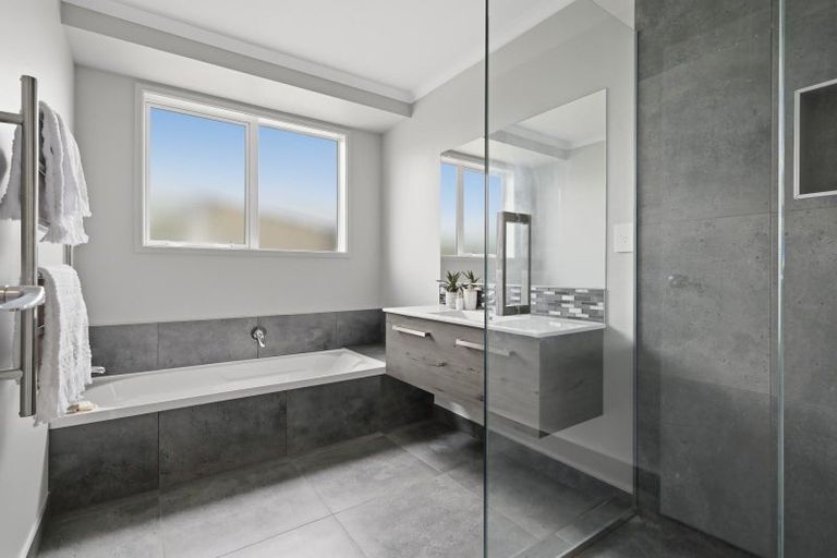 Photo of property in 8 Te Ranga Memorial Drive, Pyes Pa, Tauranga, 3112