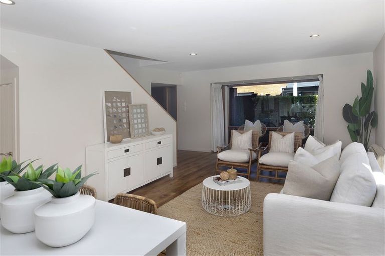 Photo of property in 114b Memorial Avenue, Burnside, Christchurch, 8053