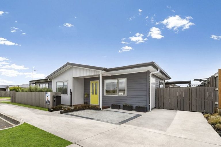 Photo of property in 30 Whareatua Avenue, Takanini, 2112