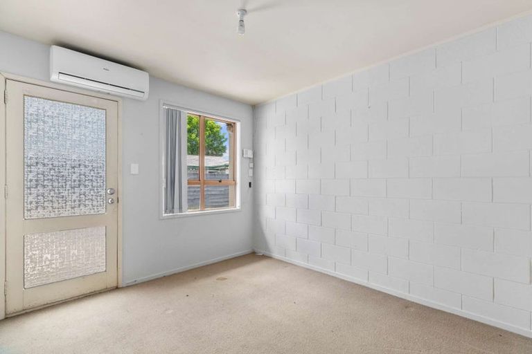 Photo of property in 1/41 Challen Close, Conifer Grove, Takanini, 2112