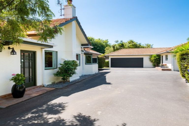 Photo of property in 1 Tauroa Road, Havelock North, 4130
