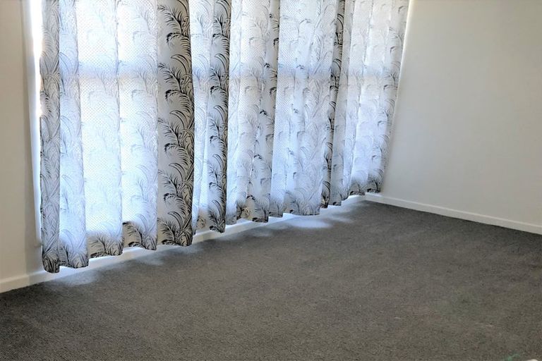 Photo of property in 32 Barbary Avenue, Kelston, Auckland, 0602