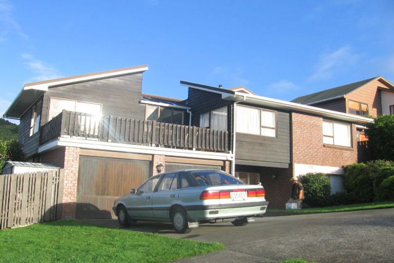 Photo of property in 91 Victory Crescent, Tawa, Wellington, 5028