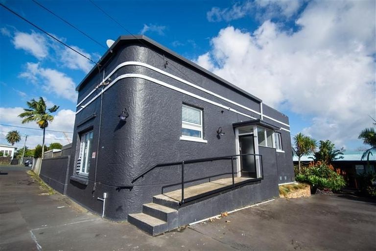 Photo of property in 4/63 Lake Road, Devonport, Auckland, 0624