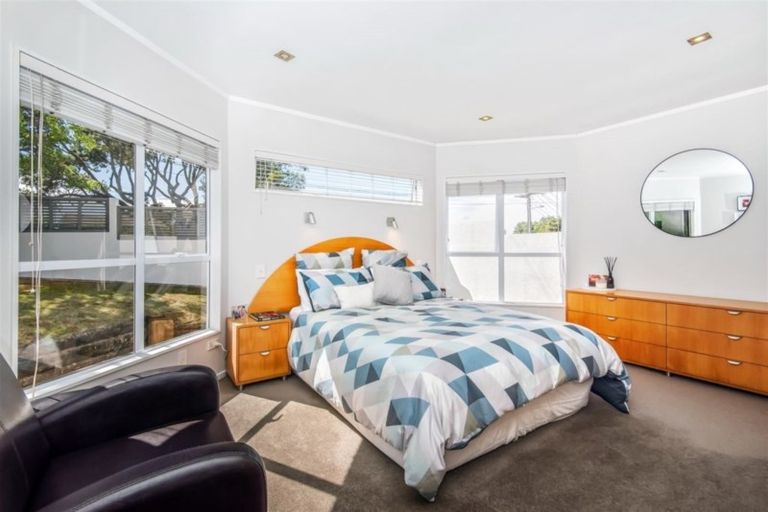 Photo of property in 6a Handley Avenue, Narrow Neck, Auckland, 0624