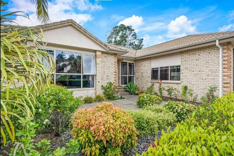 Photo of property in 8 Landvale Court, Browns Bay, Auckland, 0630
