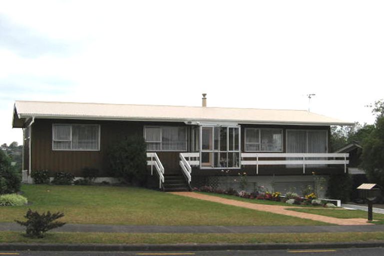Photo of property in 37 Sartors Avenue, Northcross, Auckland, 0630