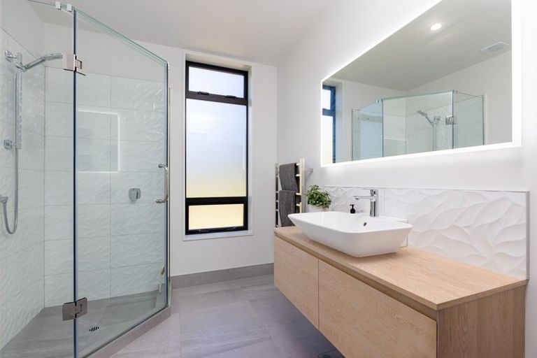 Photo of property in 24 Whitby Road, Britannia Heights, Nelson, 7010