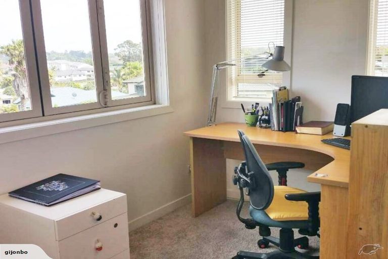 Photo of property in 6 Ponderosa Drive, Oteha, Auckland, 0632